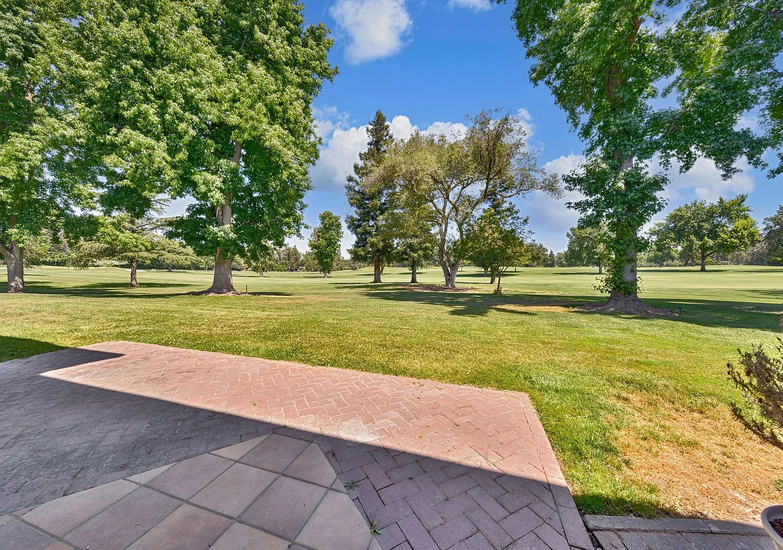 Renovated 2 Bedroom Condo Located on the Fairway! Water, Sewer, Trash Included! — Photo 4