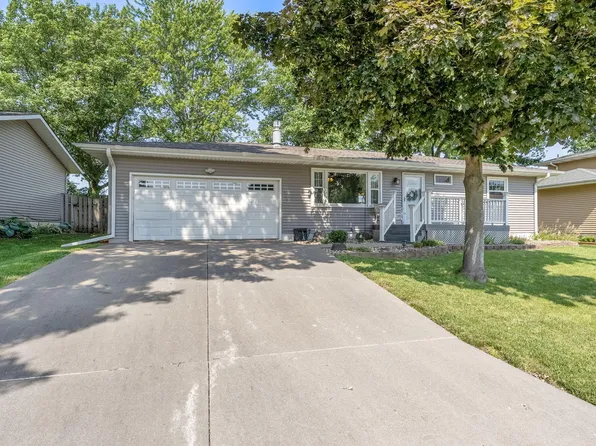 2410 Imperial Oaks Dr, Muscatine, IA 52761