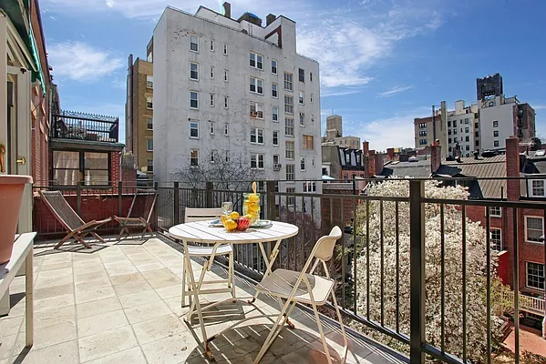 Sold by Corcoran | media 21