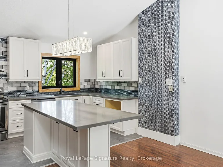 585 Oxbow Cres — Photo 10