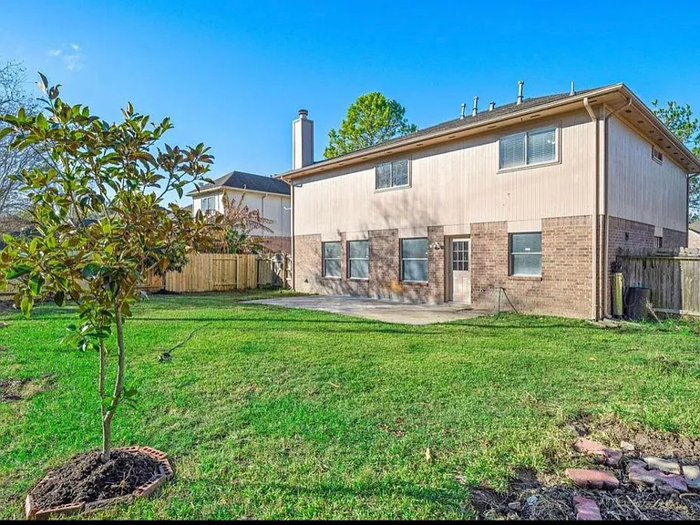 8823 Emerald Heights Ln — Photo 18
