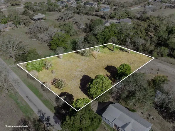 E 9th St, Flatonia, TX 78941