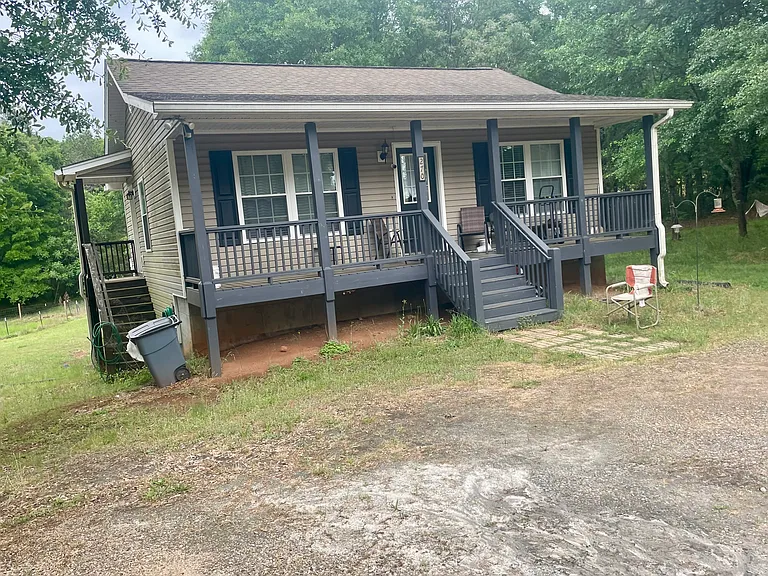 Circle Dr — Photo 1