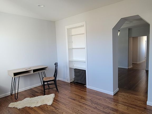 5th image of 2582 Martin Ave Floor 1
