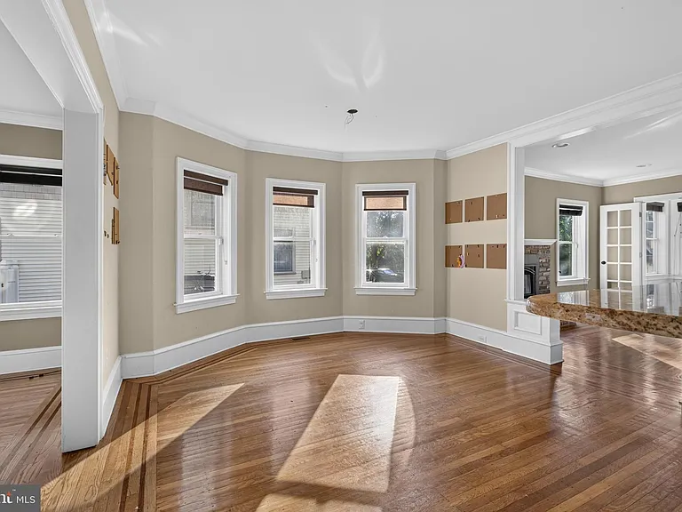 21 E Redman Ave — Photo 11