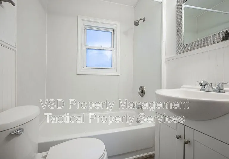 8204 Vineyard Ave #UP — Photo 16