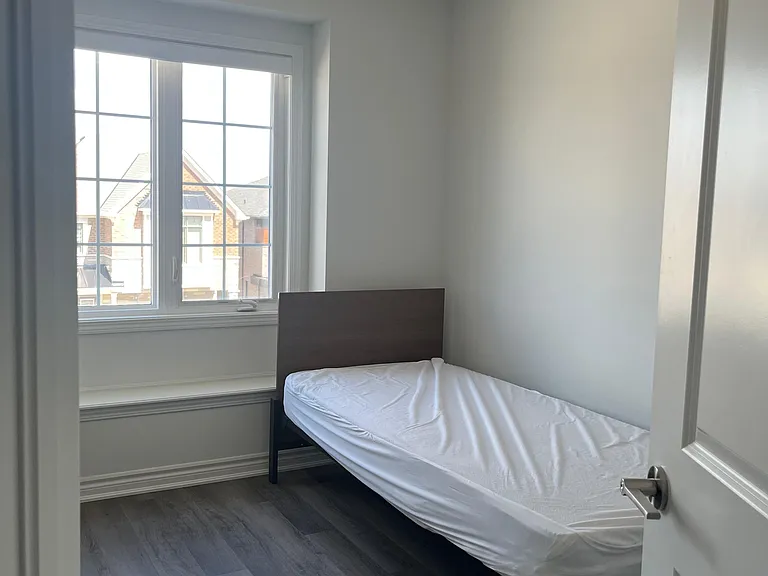 1259 Lily Cres #17 — Photo 9