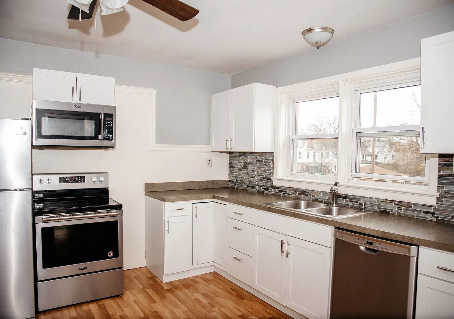 Bright and Spacious 3-Bedroom Apartment in York Suburban School District — Photo 4