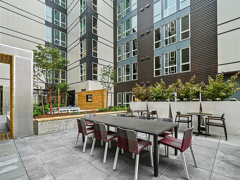 AMLI Spring District — Photo 14