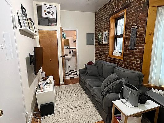 4th image of 421 E 73rd St #3N