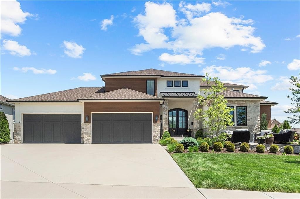 12Pendantsof the World's Great Housesケース 12302 W 169th Ter, Overland Park, KS 66221 | Zillow