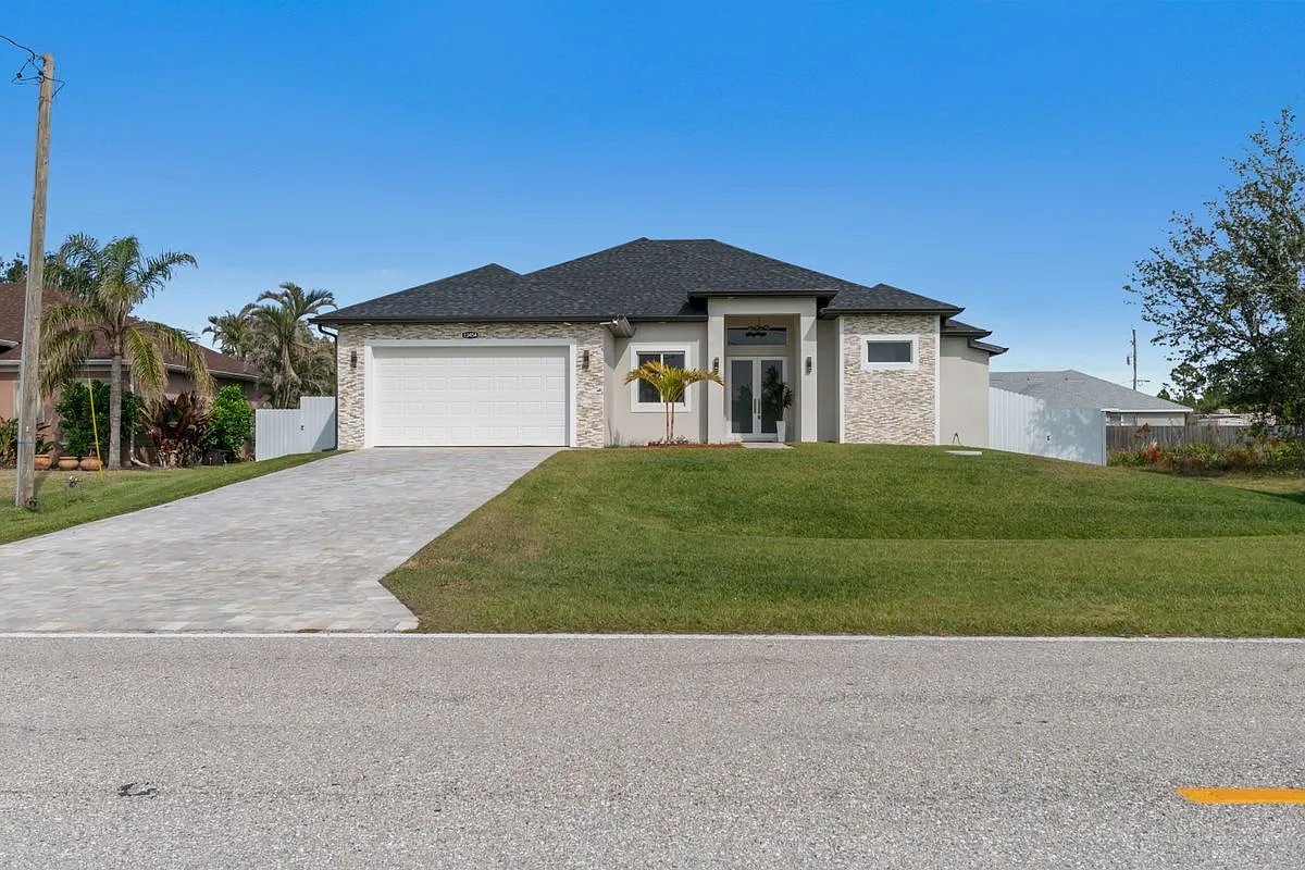 4 bed, 3.0 bath, 1735 sqft, $2,400 — Photo 1