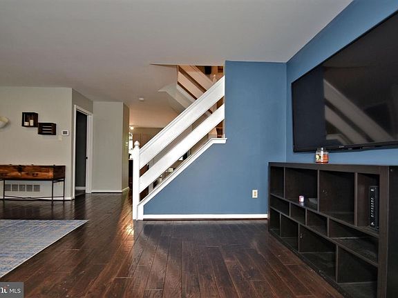 4th image of 608 Driftwood Ln