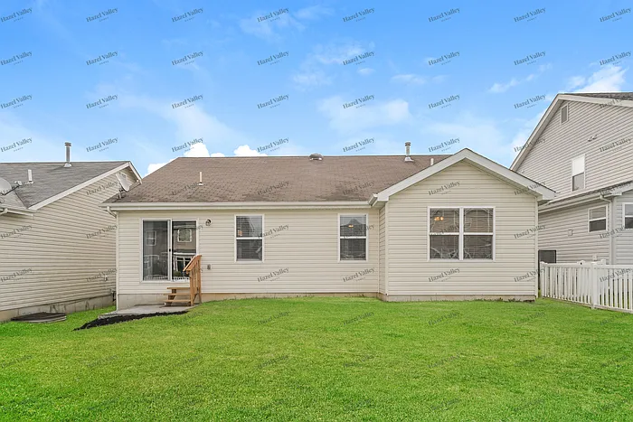 319 Pecan Bluffs Dr — Photo 12