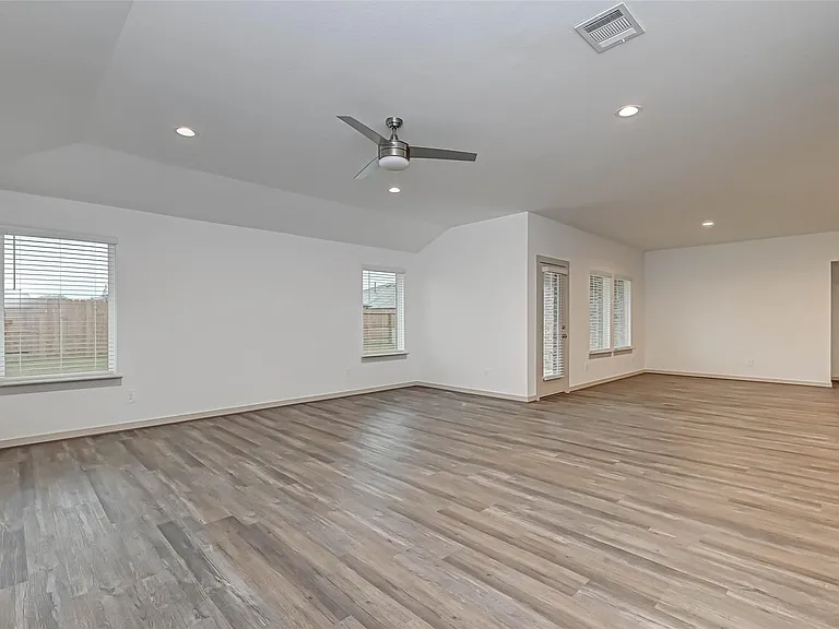 3418 Lake Landing Ln — Photo 16