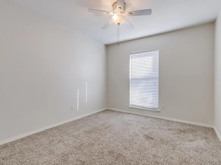 1507 Auburn Dr — Photo 10