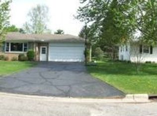 621 Quinlan Dr, Williamston, MI 48895