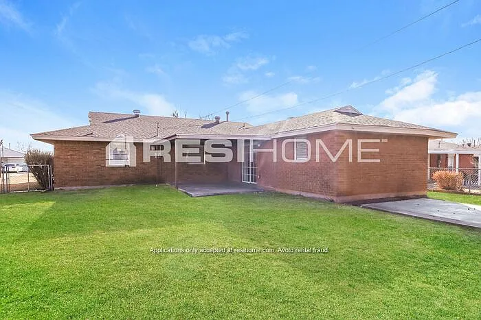 4721 Leslie Dr — Photo 14