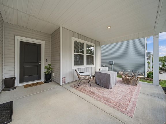 3rd image of 348 Fox Glen Dr