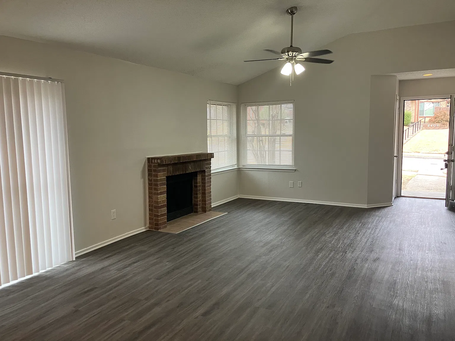 2 bed, 1118 sqft, $1,900 — Photo 4