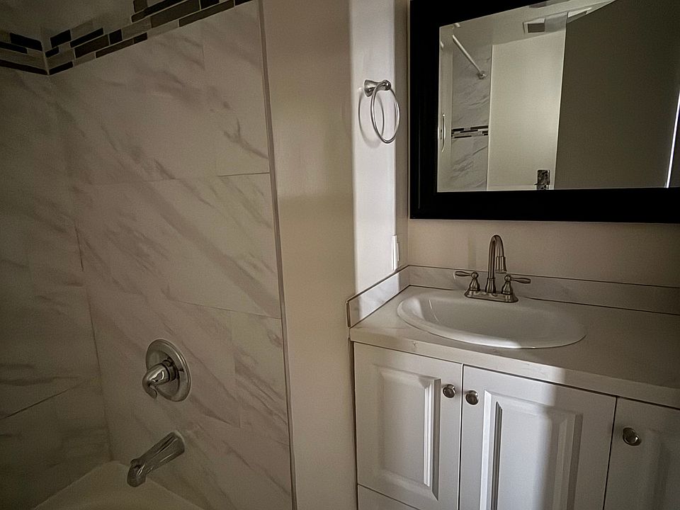 1st image of 11255 Moorpark St APT 3