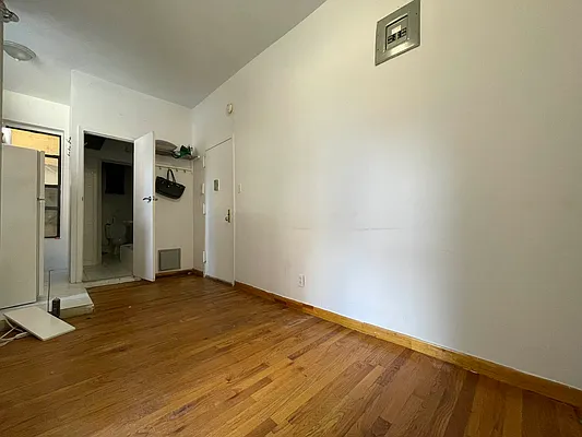 Rented by J Misrahi Realty Corp | media 4