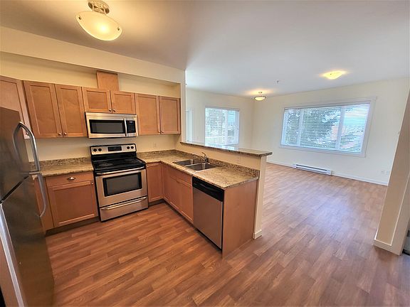 5th image of 3701 Country Club Dr #101