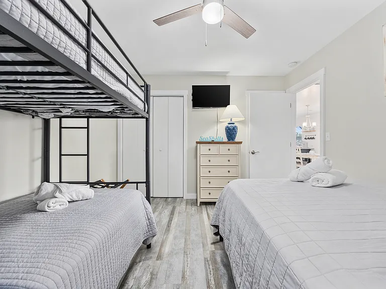 1505 Hillside Dr S #7 — Photo 17