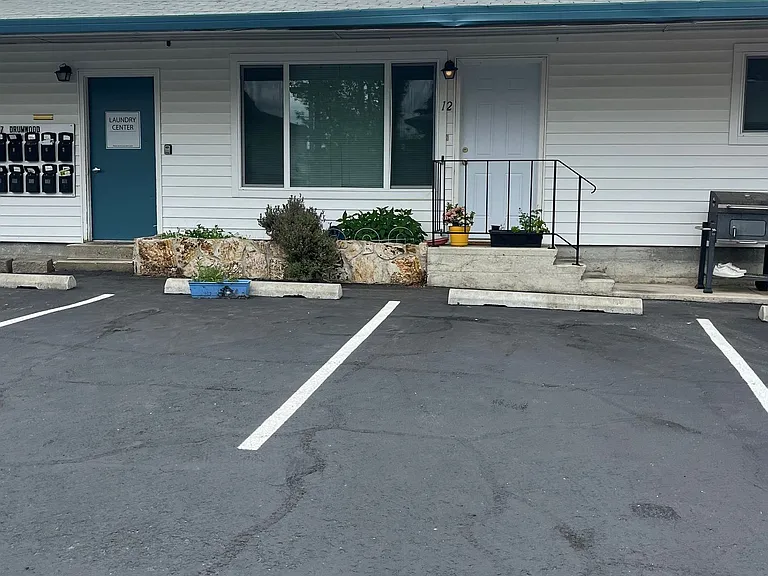 727 SW Drumwood Ave — Photo 2