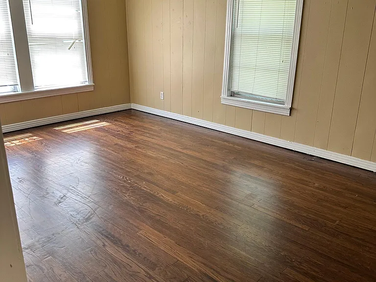 117 N Ash St — Photo 10