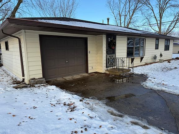 3rd image of 1006 Rosehill Dr