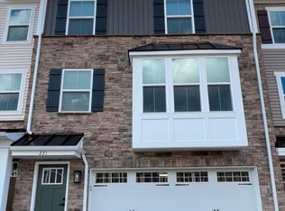 221 Cranesbill Dr, Mars, PA