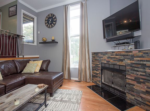 4th image of 603 N Paulina St APT 1S