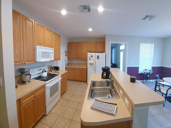 3rd image of 4230 Avon Park Cir #Townhouse