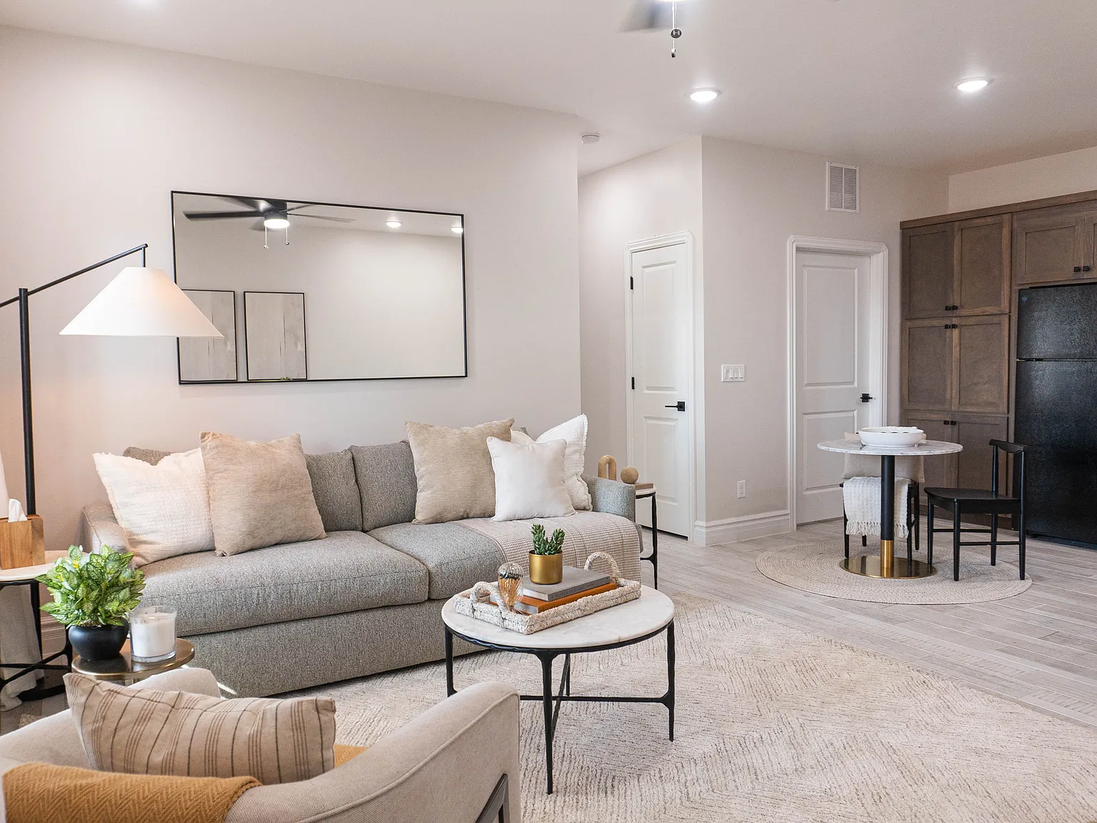Mission Grove Apartments at Horn Cir — Photo 4