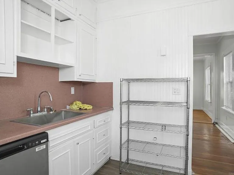 2438 Commercial St — Photo 7