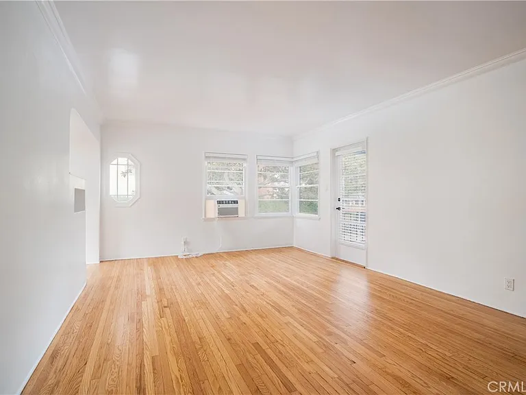 265 N Swall Dr — Photo 4
