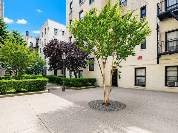 21-15 33rd St #4, Astoria, NY 11105