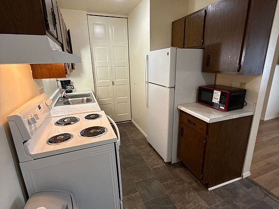 3rd image of 906 11th St NE #2