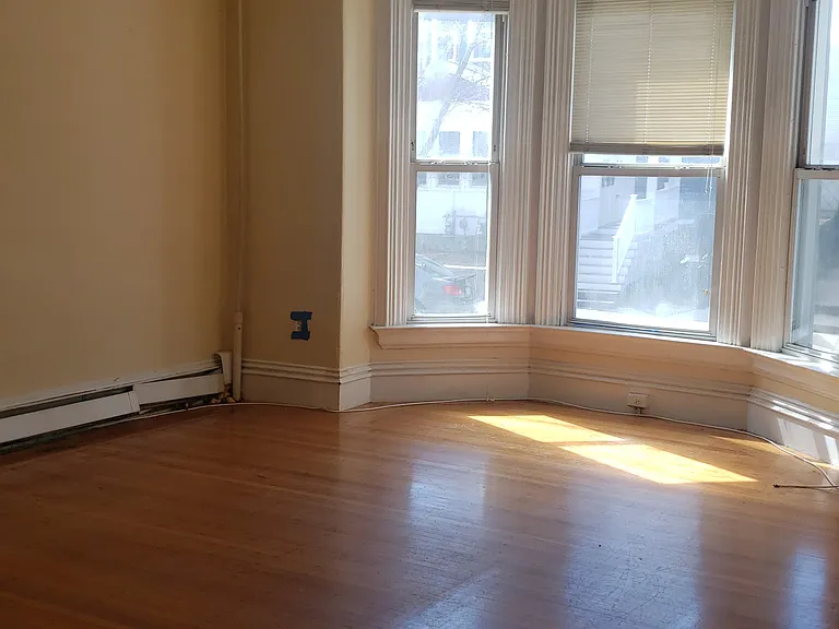 27 Pearl St #1 — Photo 2