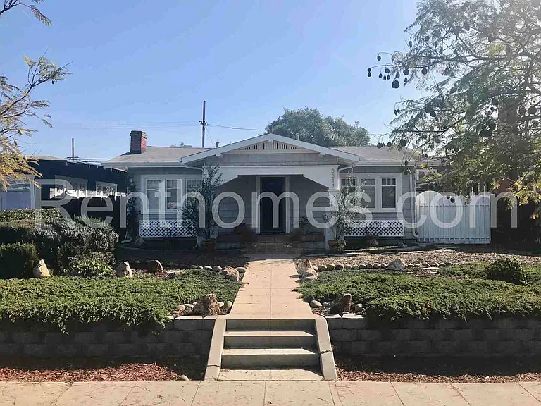 3311 Dale St — Photo 2
