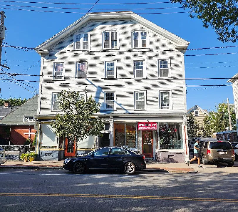 216 Wickenden St #4