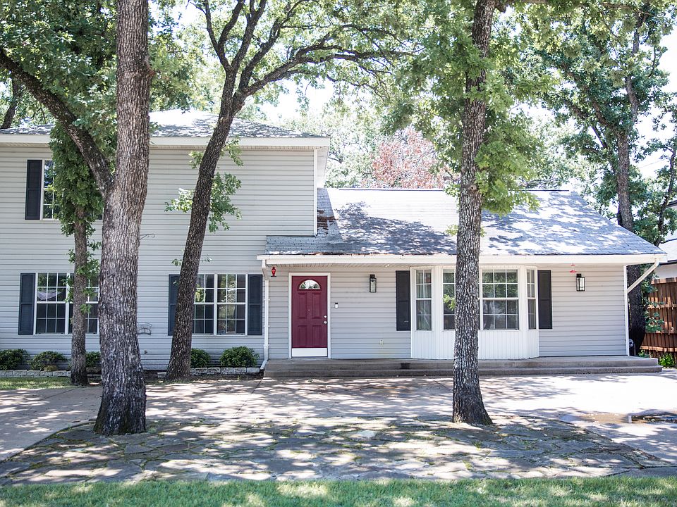 1st image of 525 Oak Grove Ln