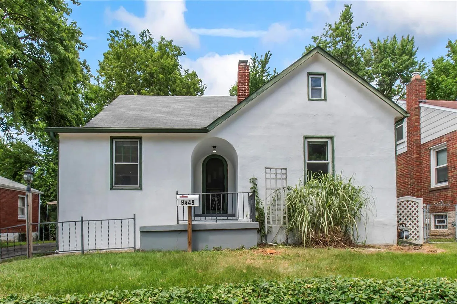 9449 Roslan Pl photo 1