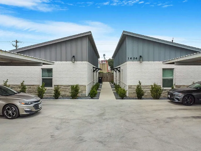 1626 Playa Dr #1 — Photo 1