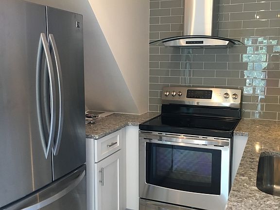 kitchen with stainless appliances & quartz countertops
