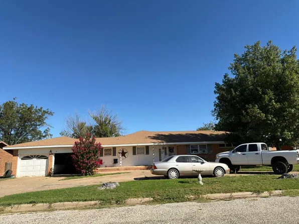 510 W 2nd St, Hale Center, TX 79041