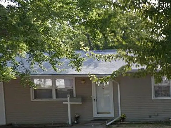 4 N Windrush Dr, Jacksonville, IL 62650