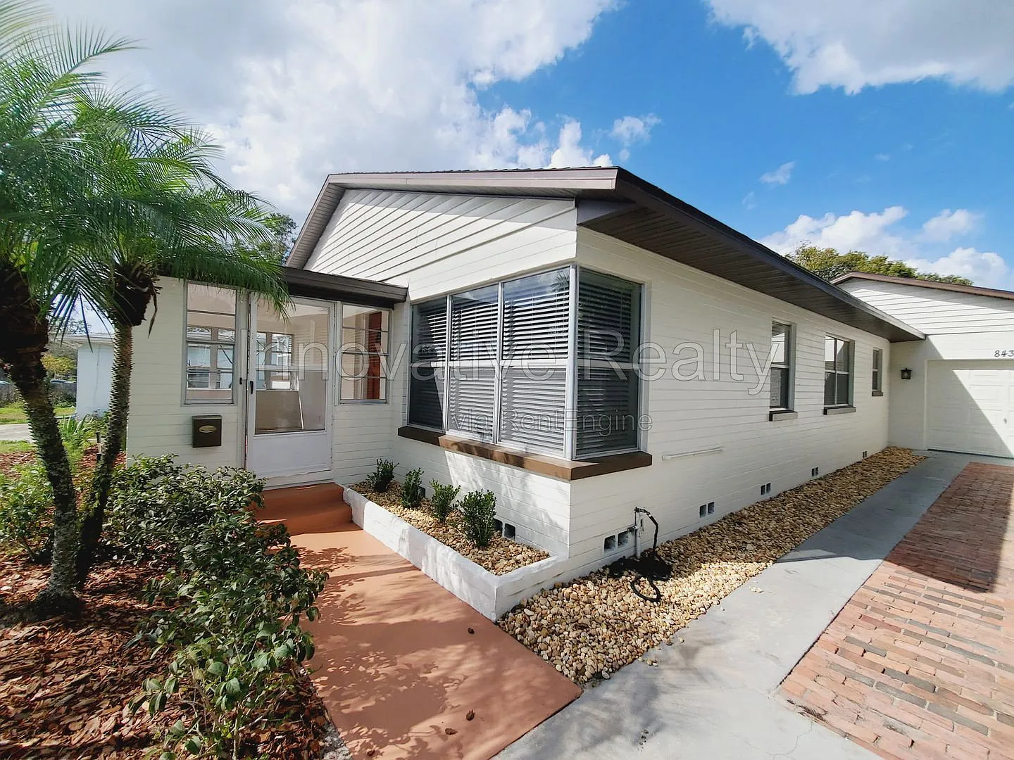 3 bed, 2.0 bath, 1580 sqft, $3,195 — Photo 2