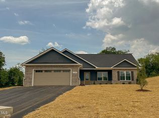 1450 Peaceful Dr, Jonesborough, TN 37659
